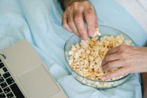 why do i binge eat at night causes and solutions
