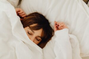 why do i cover my face when i sleep causes risks