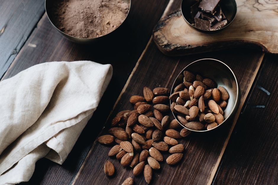 are dark chocolate almonds healthy