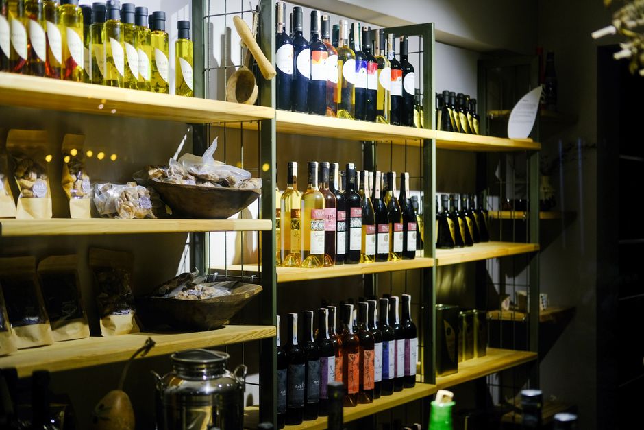does white wine vinegar go bad