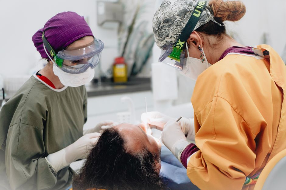how do clinicians detect faked illness