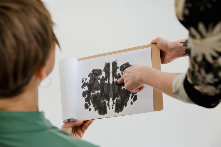 how do psychologists diagnose mental disorders