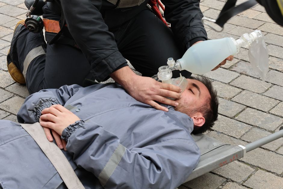 how do you deliver rescue breaths in cpr