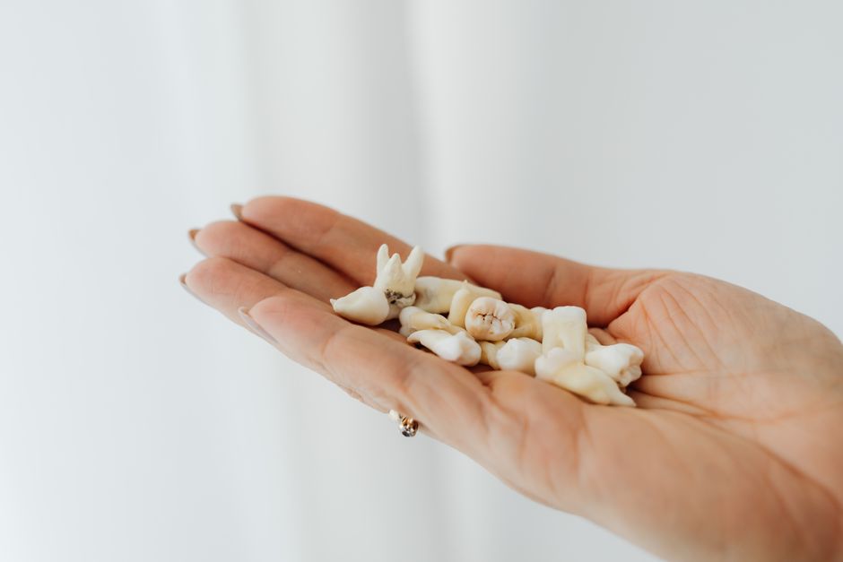 how do you get a dead tooth signs and treatment