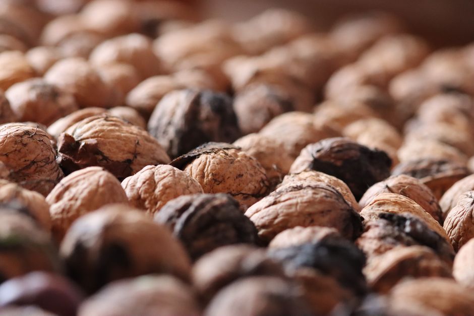 how many brazil nuts are safe to eat a day