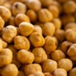 how many carbs in garbanzo beans