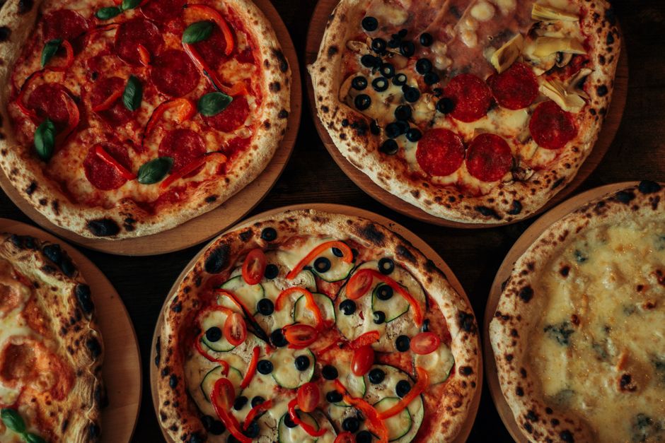 how many carbs in pizza