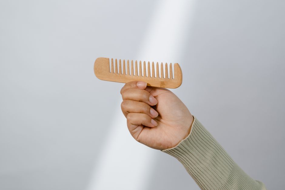 how to clean a comb