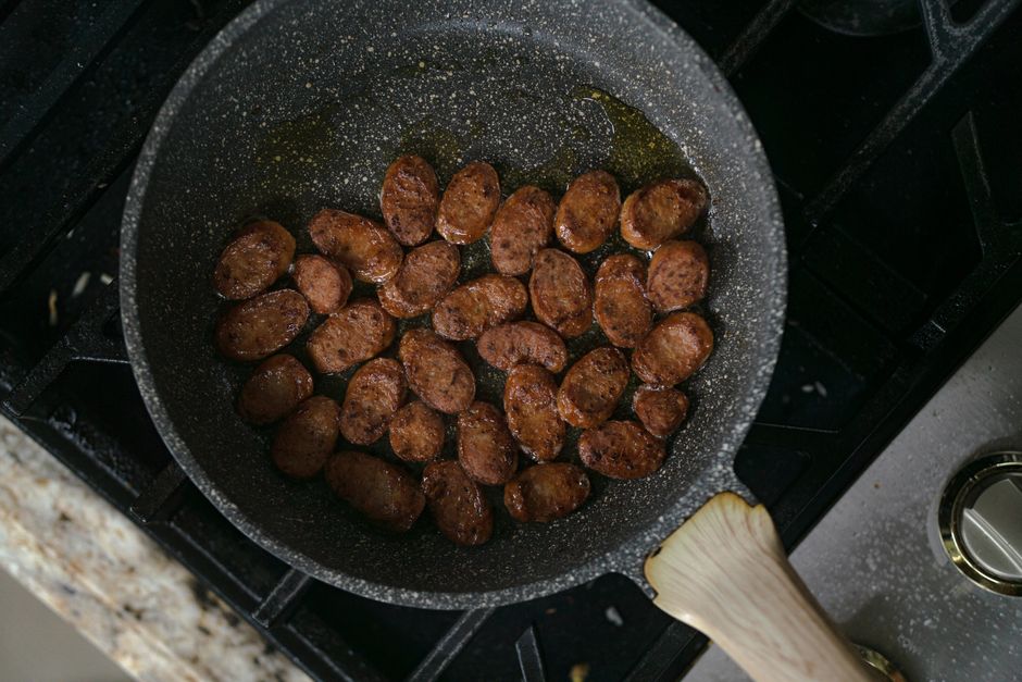 how to cook sausage on frying pan
