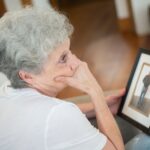 how to help someone with grief after a sudden death