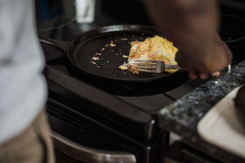 how to prepare a cast iron frying pan