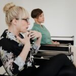 how to read body language with pictures explained