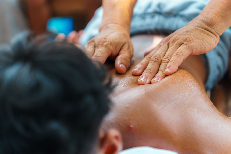 how to sleep on your back without pain
