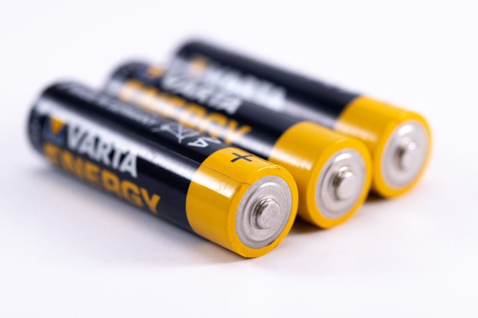 how to use a car battery for power safely