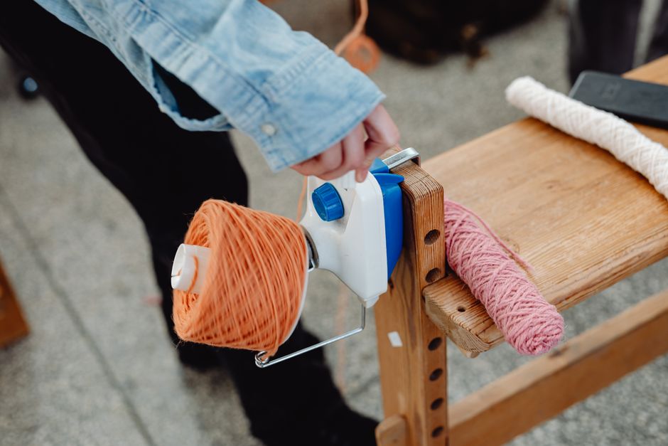 how to use a knitting machine for beginners