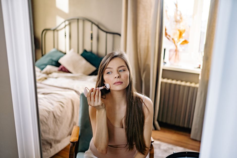 how to use a microneedle roller for hair growth