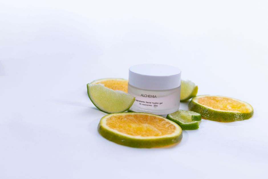 how to use vitamin e oil on face