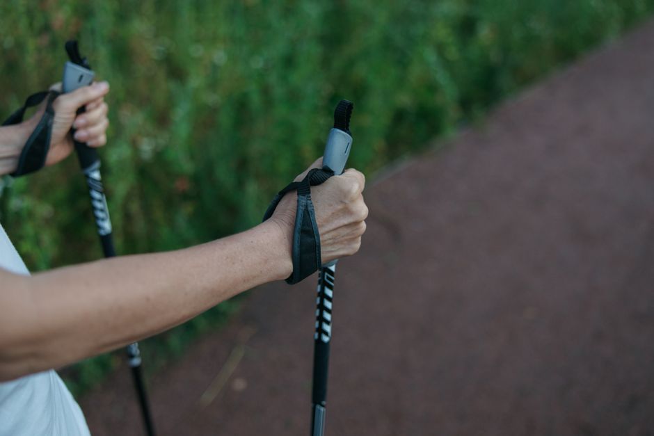 how to walk with a walking cane