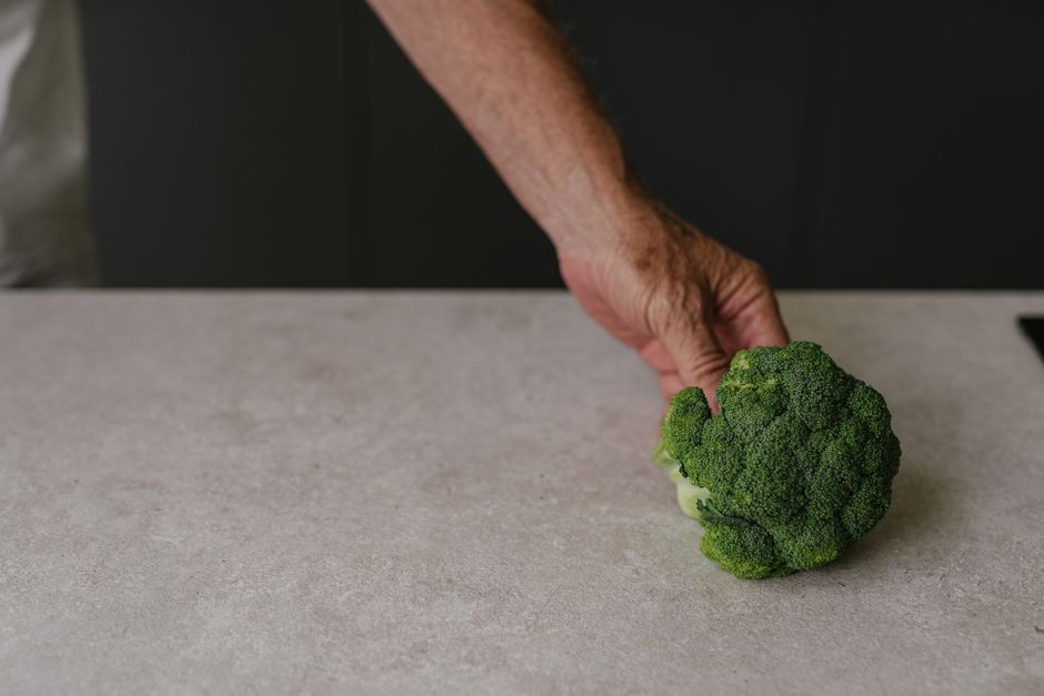 is the brown stuff on broccoli safe to eat