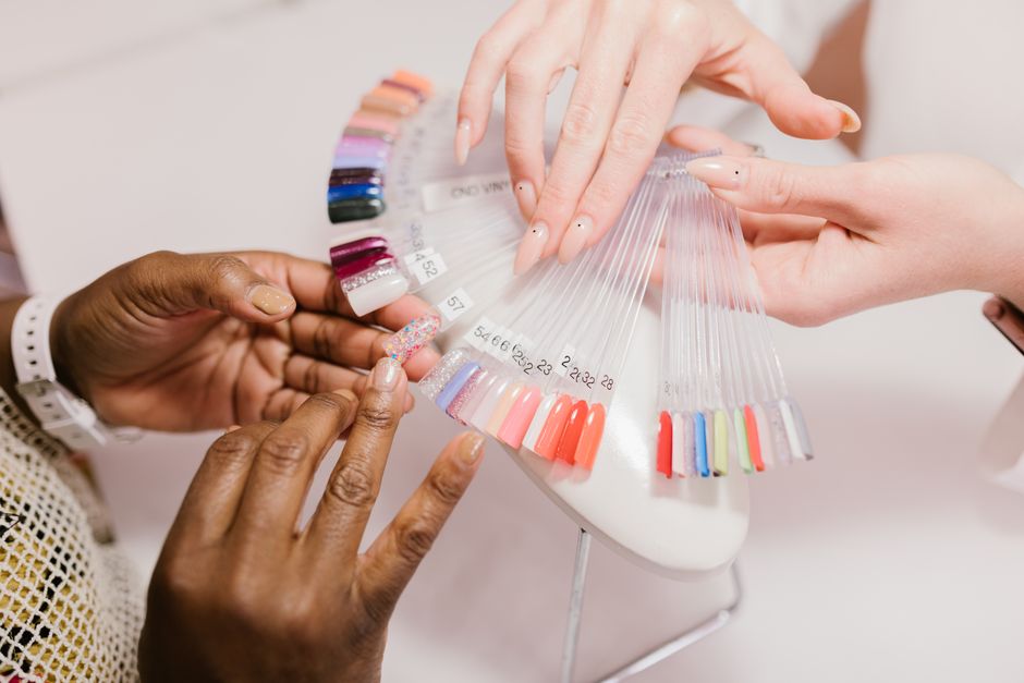 what color is nail fungus