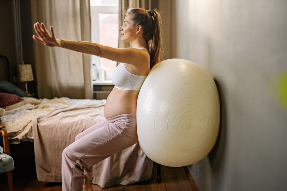 what do labour contractions feel like