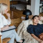 what is a clinician in psychology vs a psychologist