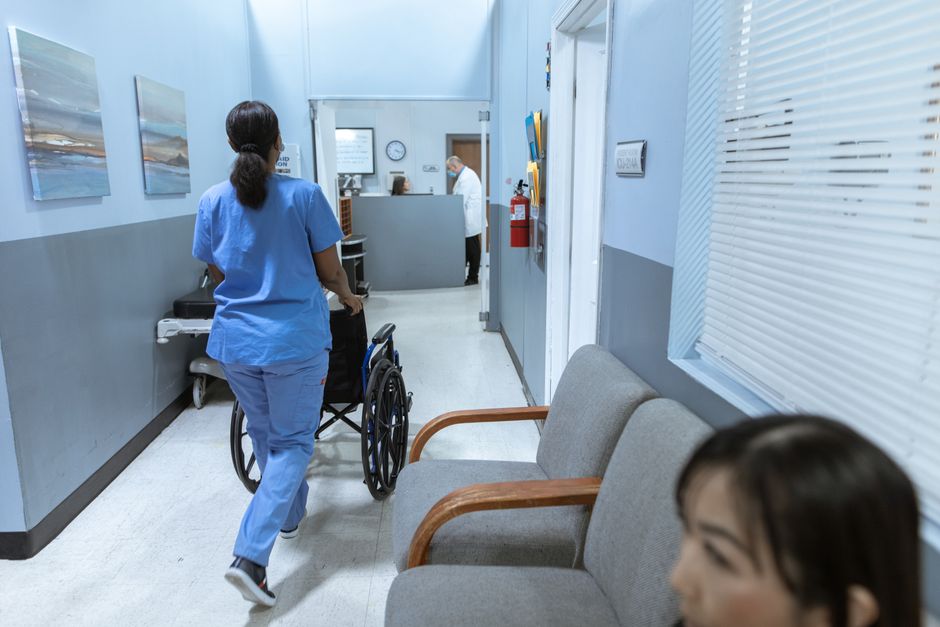 what is a psychiatric nurse duties pay how to become one