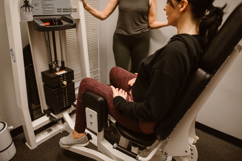 what muscles does the hip abductor work