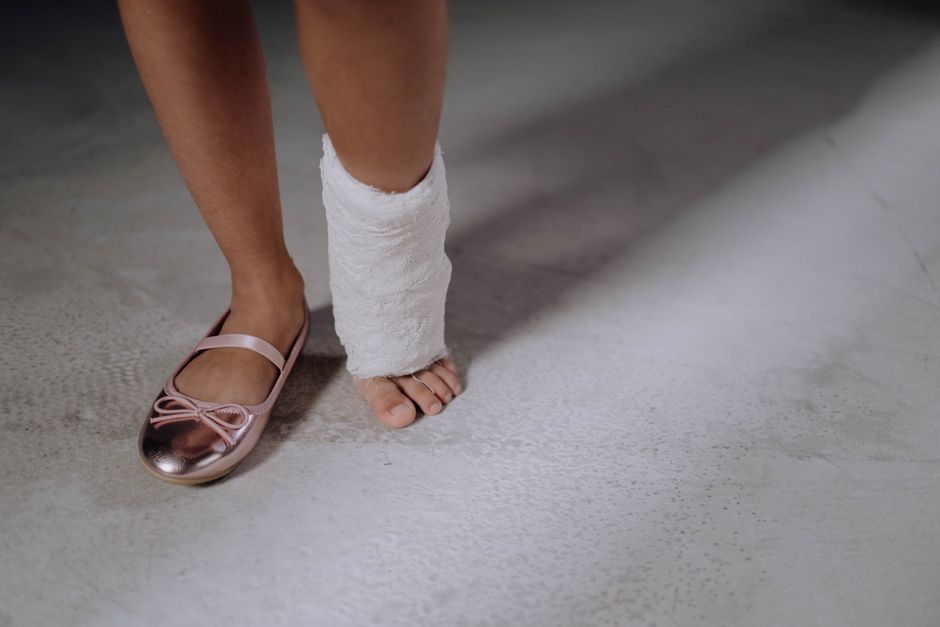 why am i limping causes symptoms and when to worry