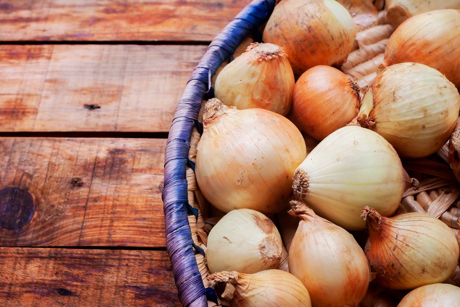 why do i smell like onions