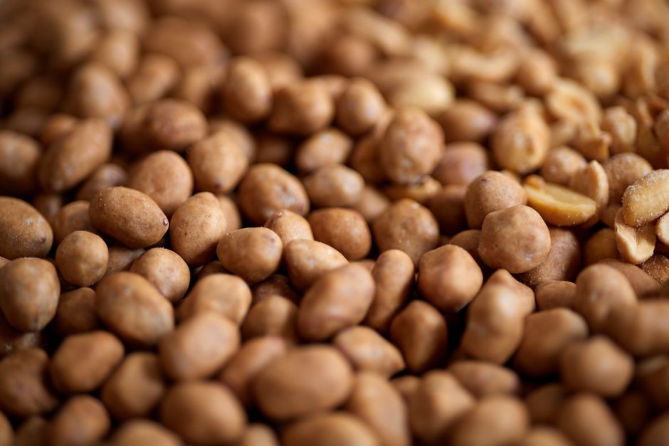 are dry roasted peanuts healthy