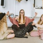 can lice live on clothes