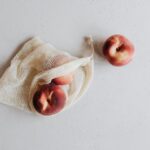 can u eat the skin on peaches
