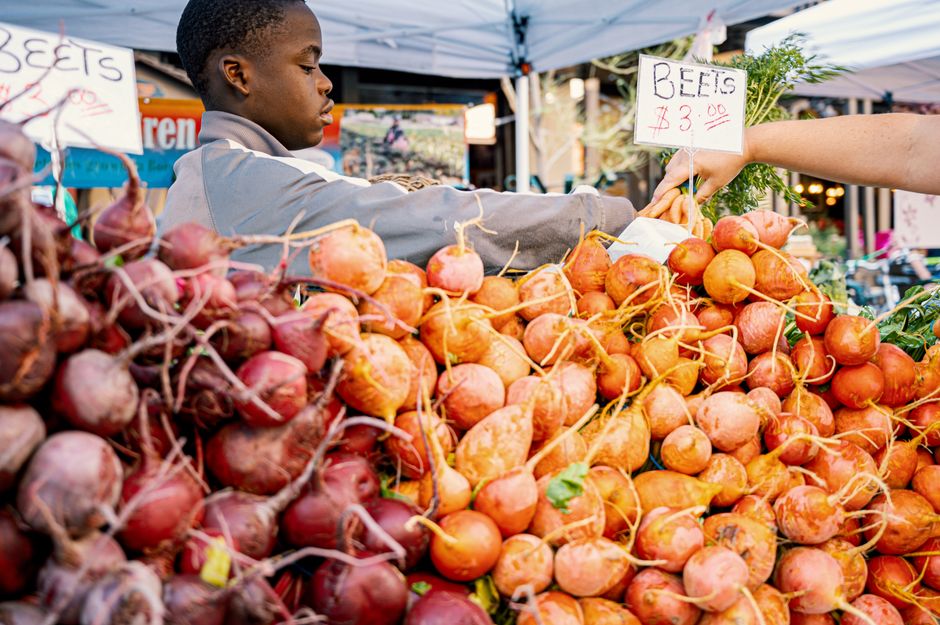 do beets make urine reddish