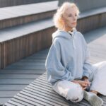does gray hair break easier the science explained