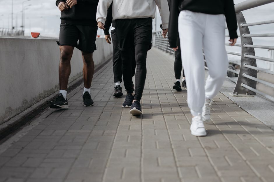 does walking raise or lower your blood sugar