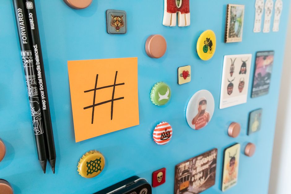 how do magnetic strips work from swipe to signal