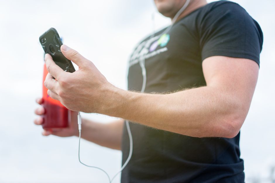 how do phones use magnets cameras sound more