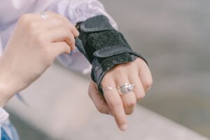 how do wrist guards work to prevent injuries
