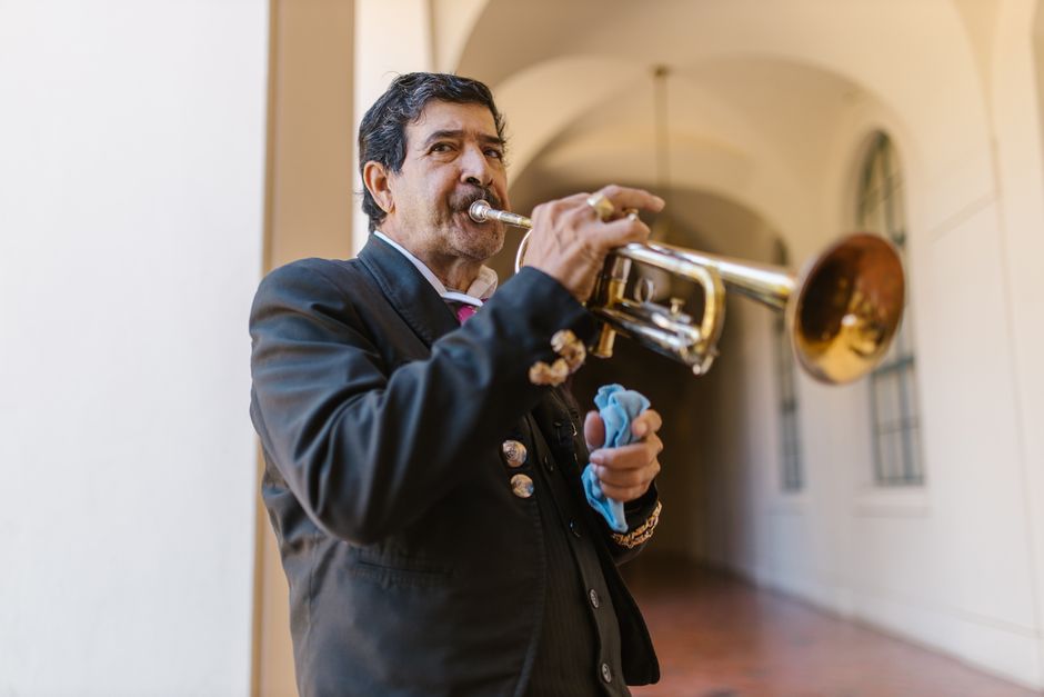 how do you play a trumpet basics for beginners