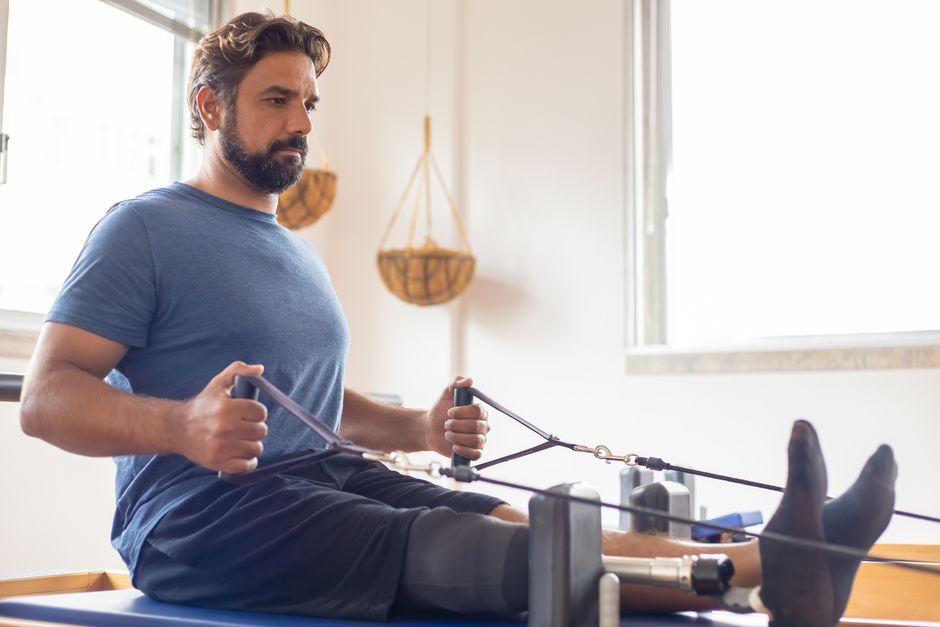 how does a tendon sheath differ from a bursa