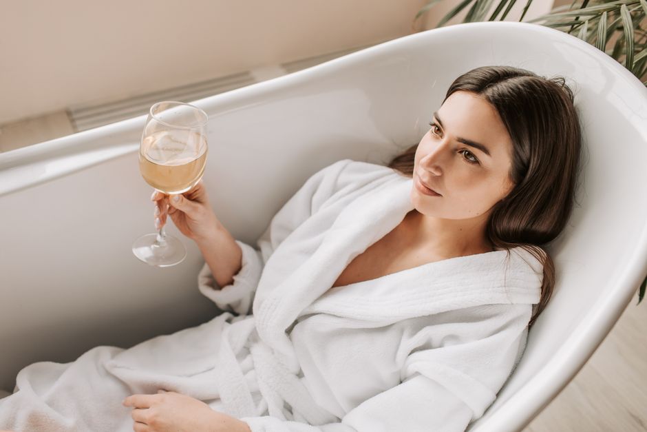 how long does white wine last in fridge