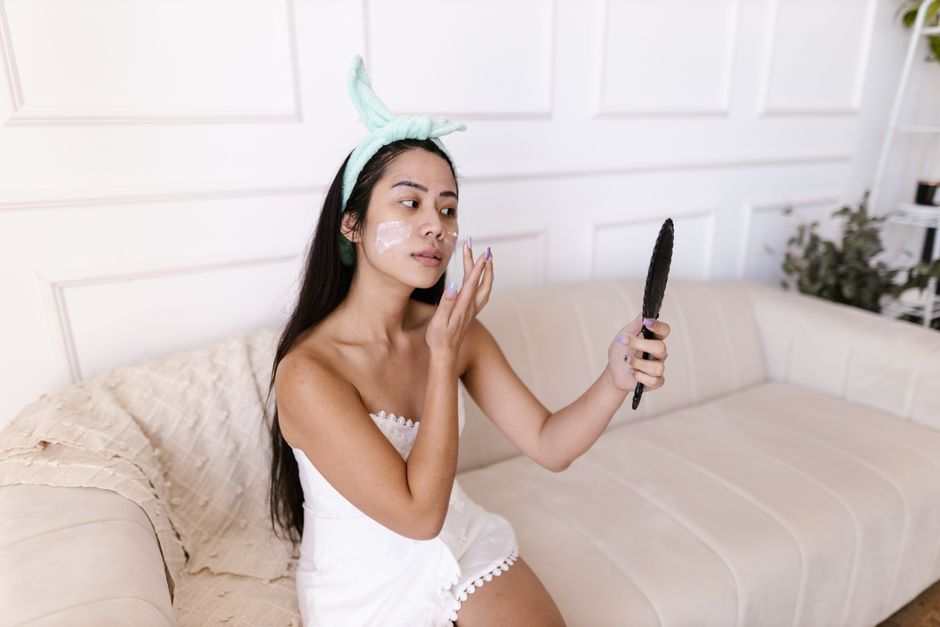 how long to stop tretinoin before laser hair removal