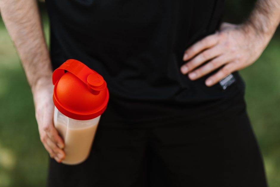 how much protein a day per pound of body weight