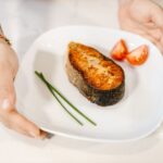 how much protein is in steak by cut and serving