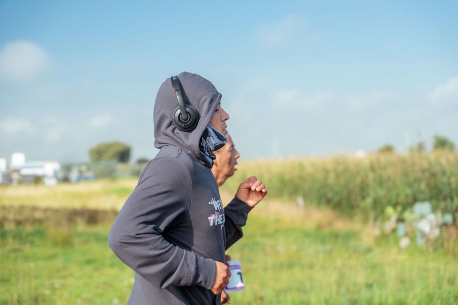 how to breathe while running