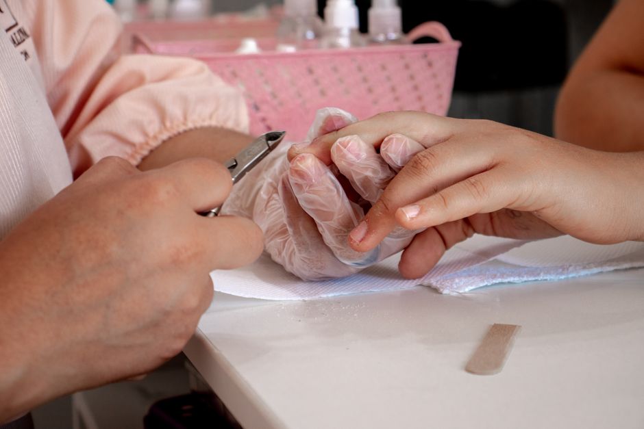 how to cut nails without a nail cutter or scissors