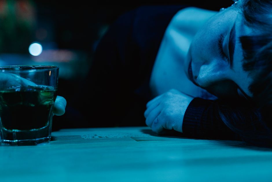 how to deal with a drunk person dos and donts