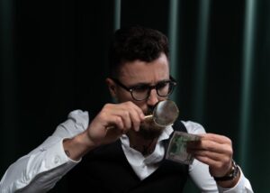 How To Detect Counterfeit Money Feel Look And Test? 2 how to detect counterfeit money feel look and test