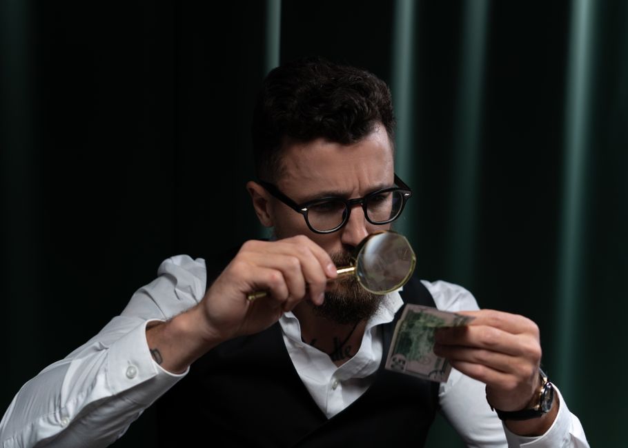 how to detect counterfeit money feel look and test